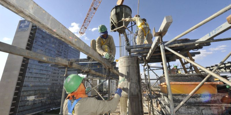 Desempenho da pequena indústria melhora, mas matéria-prima preocupa