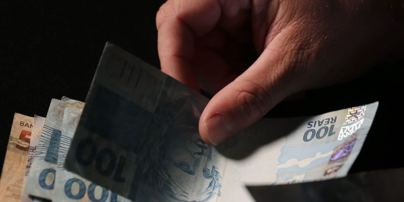 Lei de Diretrizes Orçamentárias prevê mínimo de R$ 1.294 em 2023