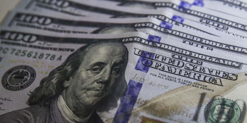 Dólar cai para R$ 5,09 e fecha no menor valor em duas semanas