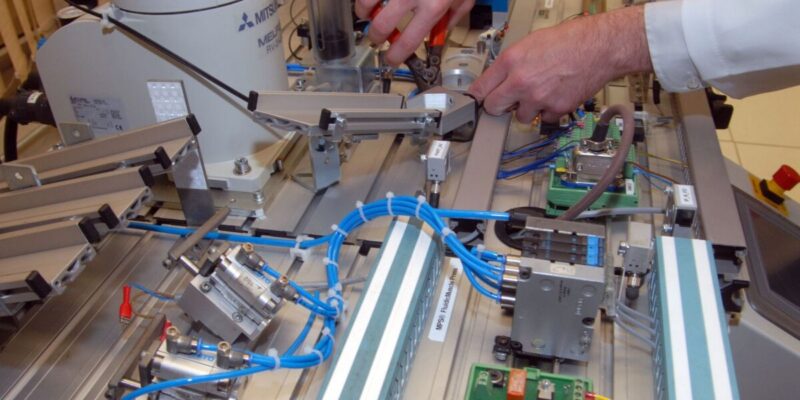 Economia recua 0,8% de julho para agosto, revela a FGV