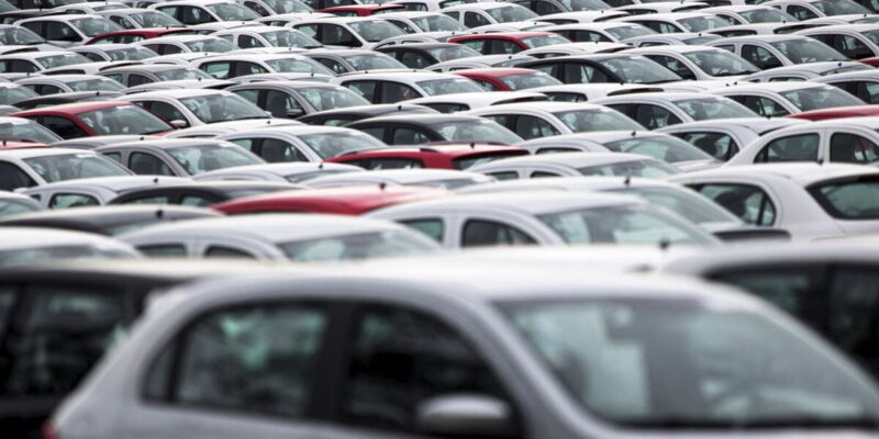 Venda de veículos acumula alta de 3,3% no ano, aponta Fenabrave