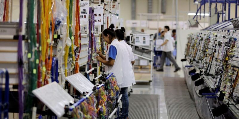 Indústria recua em setembro em 12 locais pesquisados pelo IBGE