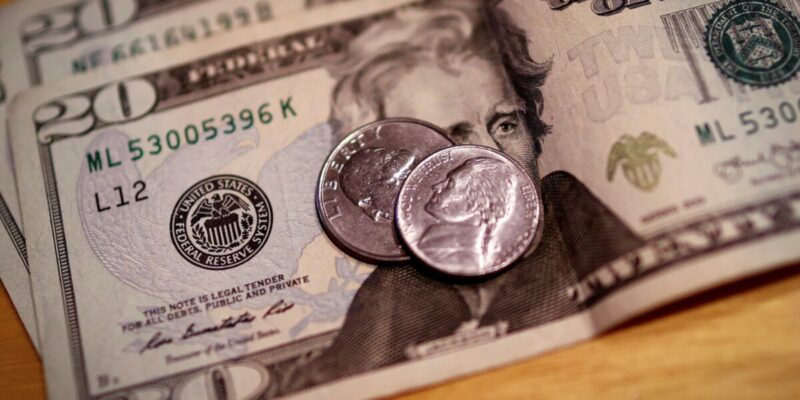 Dólar tem leve queda e fecha a R$ 5,19 com Fed e PEC da Transição