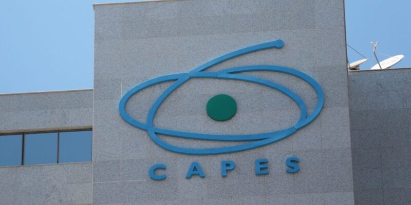 Mais de 200 mil bolsistas da Capes ainda não receberam o pagamento