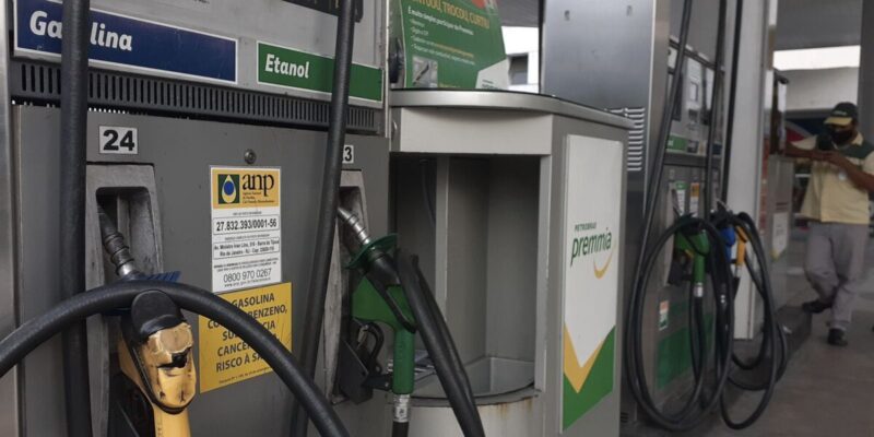 Procon verifica queda média de 5% no preço da gasolina no Rio