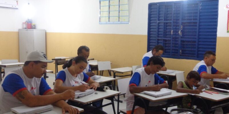 SP: fechamento de turmas dificulta retorno de adultos à educação