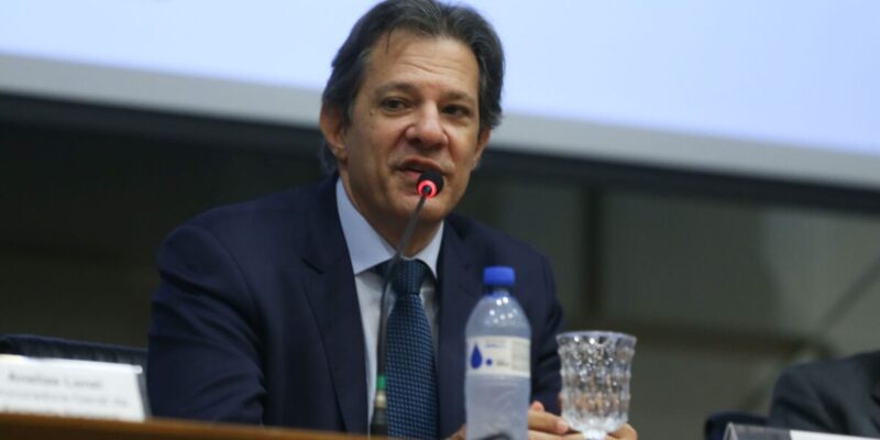 Pacote para carro popular recebe aval de Lula, informa Haddad