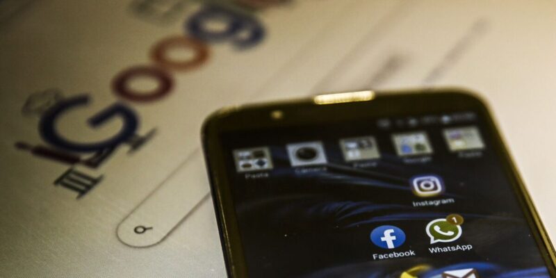 Google e Facebook devem retirara anúncios falsos sobre o Desenrola