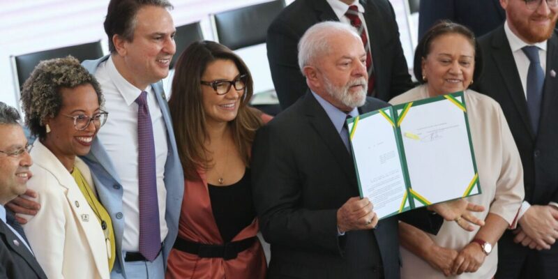 "Não se pode falar em meritocracia com educação desigual", diz Lula