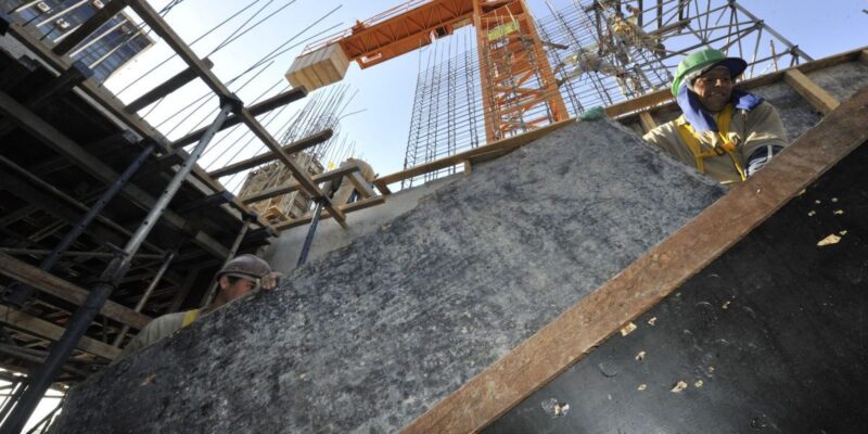 Confiança da indústria cai pela primeira vez em cinco meses