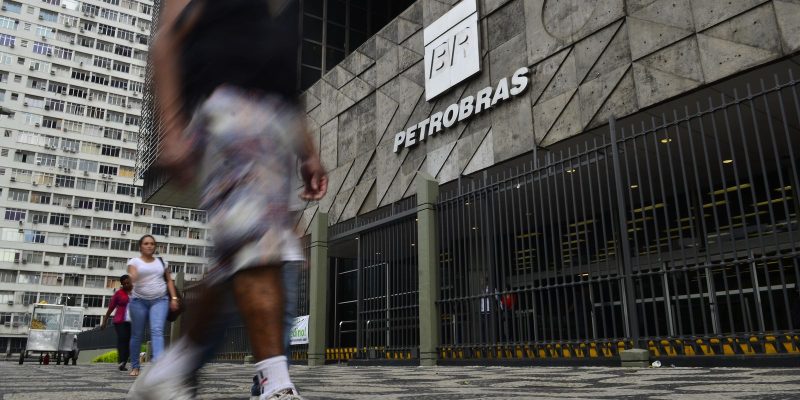 Petrobras atinge novo recorde na produção de diesel S-10