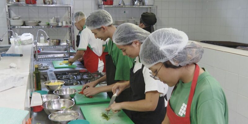 Desemprego cai de 8% para 7,7% no país no terceiro trimestre do ano