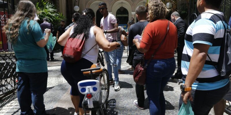 Quase 4 milhões de candidatos fazem hoje primeiras provas do Enem