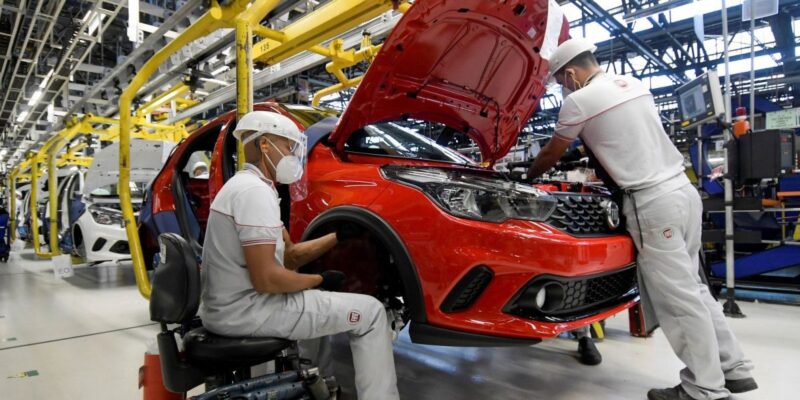 Venda de veículos cresce 12% em 2023, diz balanço da Fenabrave