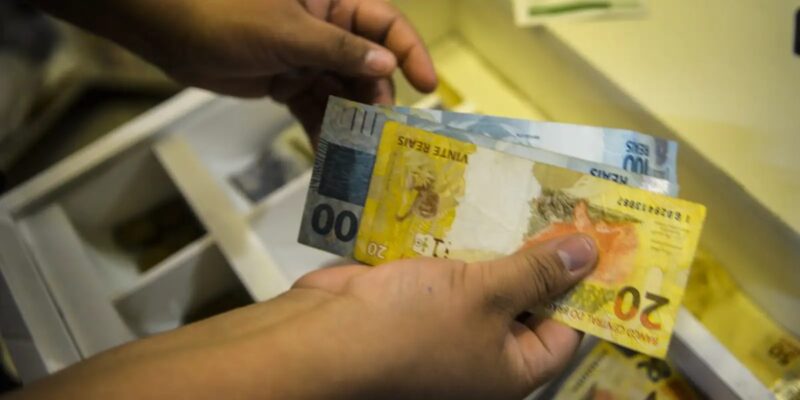Governo arrecada R$ 2,31 trilhões em receitas federais em 2023