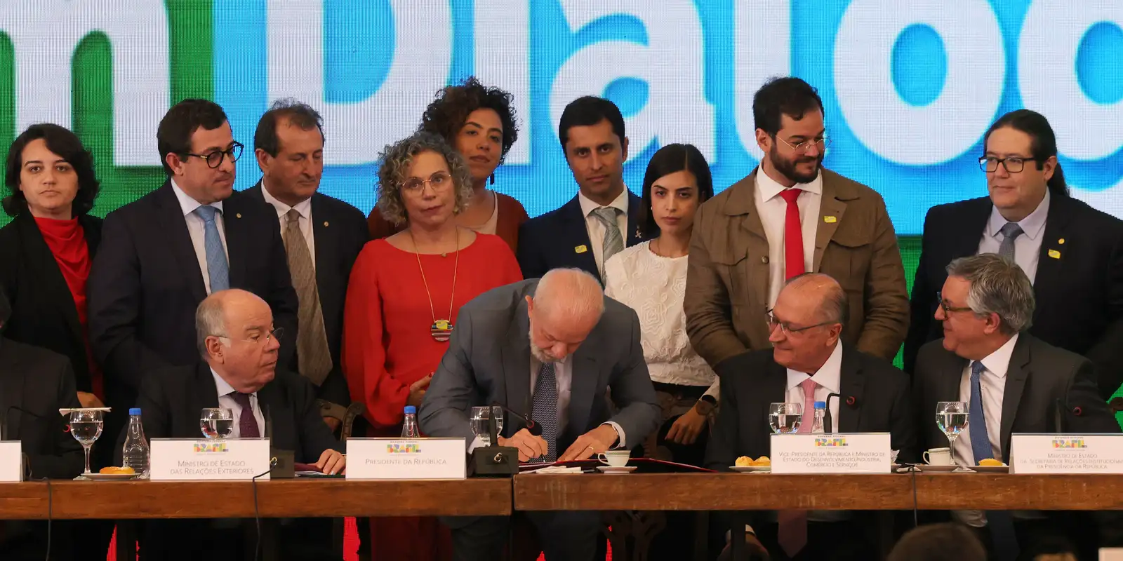 Lula sanciona taxação de compras internacionais de até US$ 50