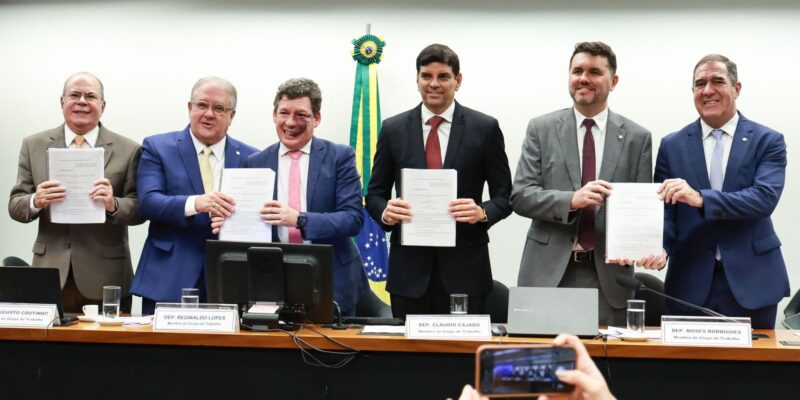Reforma tributária: grupo inclui carros elétricos no imposto seletivo