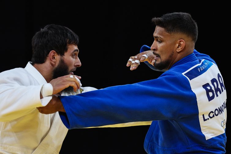 Miriam Jeske/COB/Direitos Reservados 2024.07.31 - Jogos Olímpicos Paris 2024 - Judô masculino - Leonardo Gonçalves (kimono azul) enfrenta Dzhafar Kostoev, atleta dos Emirados Árabes Unidos. - Foto: Miriam Jeske/COB
