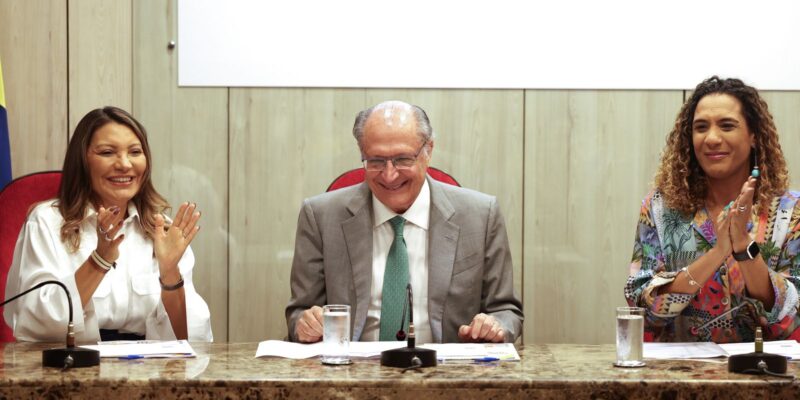 Programa quer ampliar contratação de negros no comércio exterior