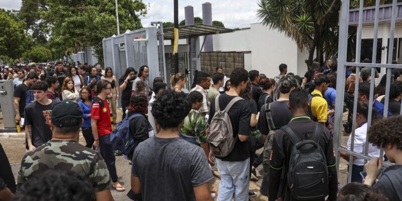 Cai proporção de inscritos ausentes no 1º dia do Enem