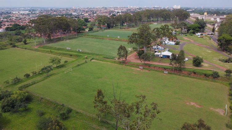área antes da construção do CT de futebol feminino da Ferroviária, o primeiro do país