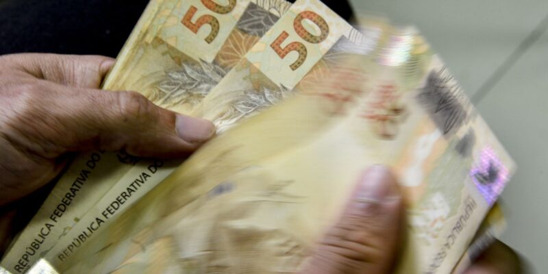 Mercado financeiro reduz previsão da inflação para 5,55%