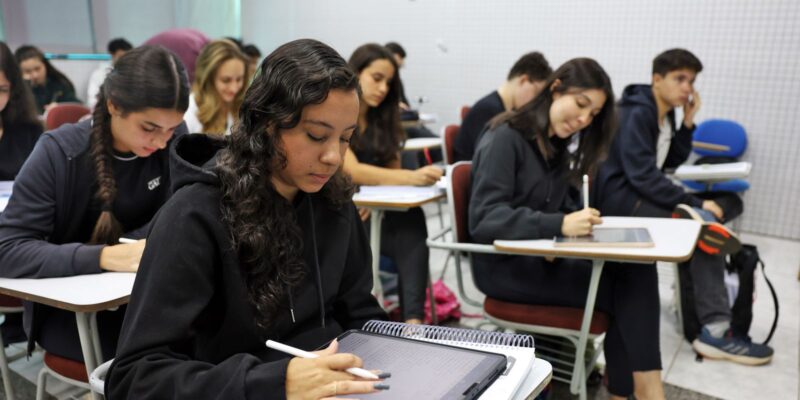 Fies 2025: divulgada lista de espera do segundo semestre