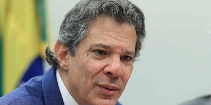 Haddad: 20 milhões de brasileiros não deveriam estar pagando IR