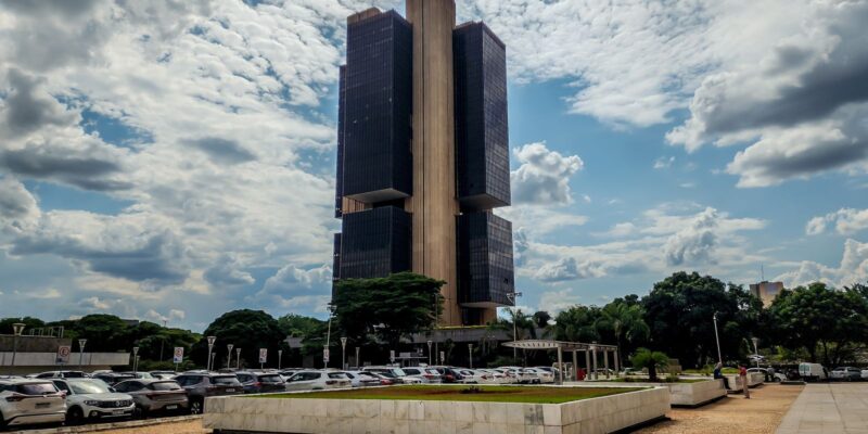 Juros subiram para famílias e empresas em janeiro, mostra BC
