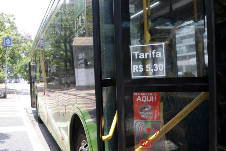 Paulo Pinto/Agência Brasil São Paulo (SP), 06/01/2026 - Aumento do valor das tarifas no transporte coletivo de São Paulo. Ônibus já exibem o novo aumento. Foto: Paulo Pinto/Agência Brasil