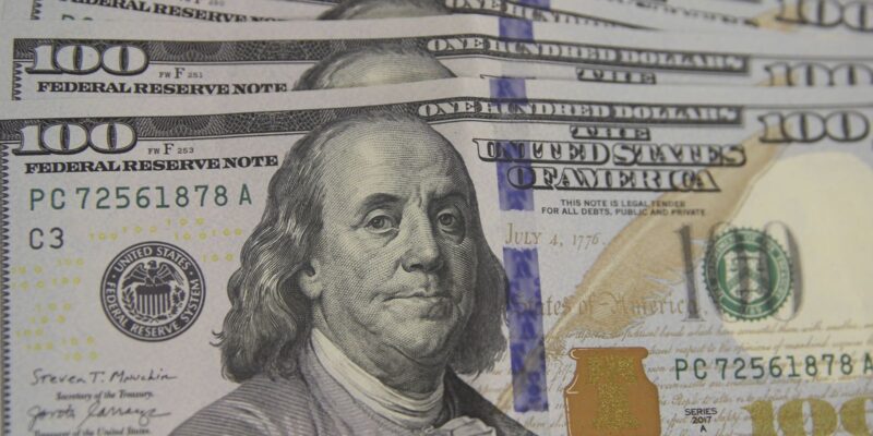 Dólar sobe para R$ 5,16 após escalada de conflito no Oriente Médio