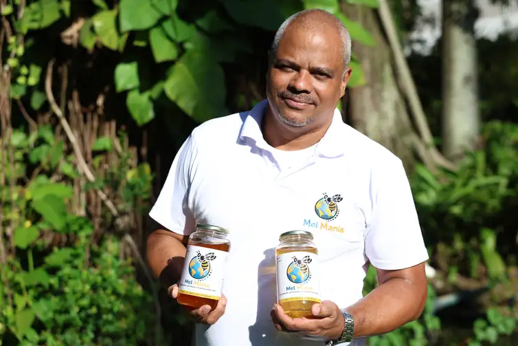 Rovena Rosa/Agência Brasil Rio de Janeiro (RJ), 15/04/2026 - O microempreendedor João Lopes fala sobre a produção de mel da Mel Mania no norte de Minas Gerais. Foto: Rovena Rosa/Agência Brasil
