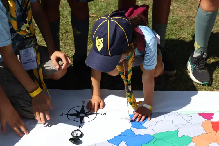 Rovena Rosa/Agência Brasil Rio de Janeiro (RJ), 26/04/2026 - Crianças participam do Grande Jogo Regional 2026 dos escoteiros fluminenses no Aterro do Flamengo. Foto: Rovena Rosa/Agência Brasil
