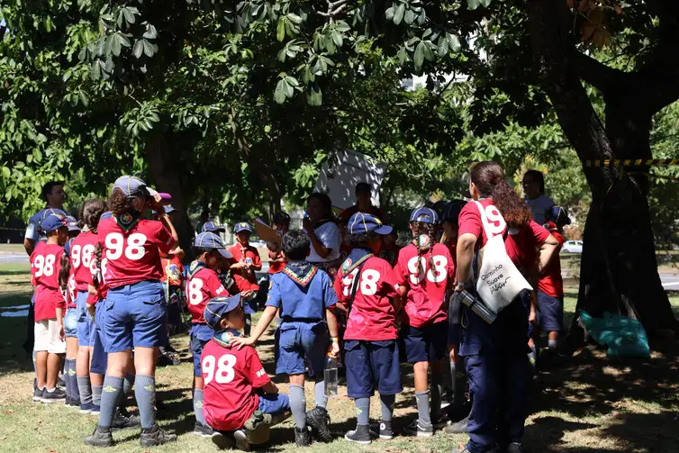 Rovena Rosa/Agência Brasil Rio de Janeiro (RJ), 26/04/2026 - Crianças participam do Grande Jogo Regional 2026 dos escoteiros fluminenses no Aterro do Flamengo. Foto: Rovena Rosa/Agência Brasil