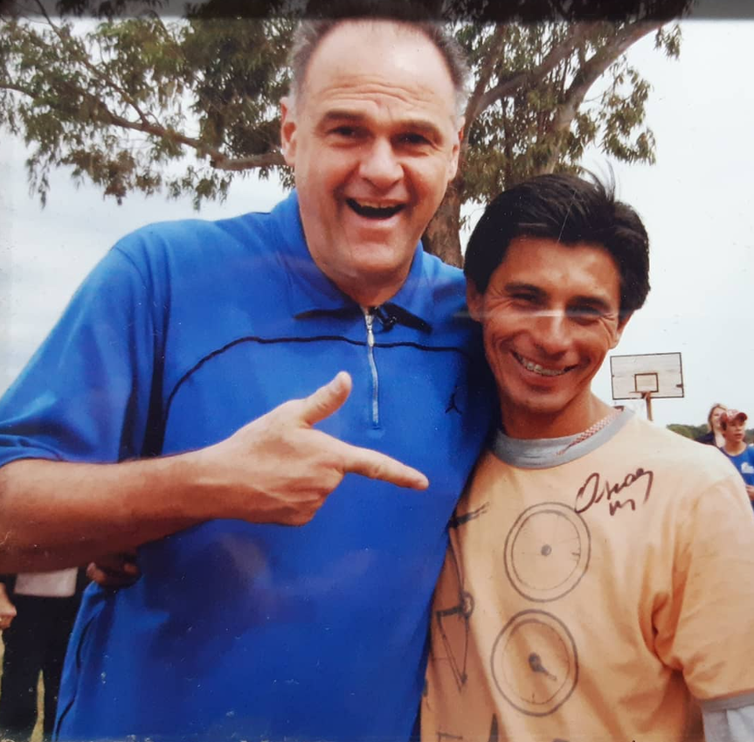 PorãBask/Instagram Oscar Schmidt e o professor de basquete Hugo Costa, de Ponta Porã (MS)