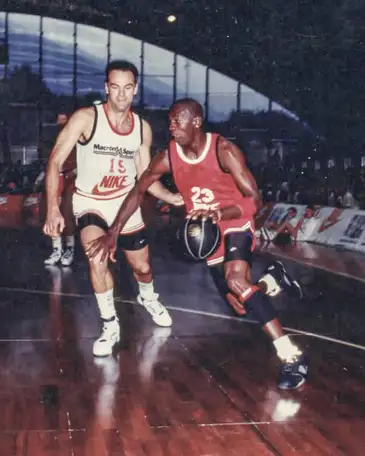 Oscar Schmidt/Instagram Brasília (DF), 17/04/2026 - Na foto Oscar Schmidt e outra lenda do basquete, Michael Jordan (d) Jogador de basquete Oscar Schmidt morre aos 68 anos em São Paulo.
Foto: Oscar Schmidt/Instagram