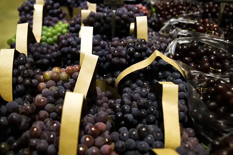 Valter Campanato/Agência Brasil Uva, frutas, supermercado, exportação de frutas