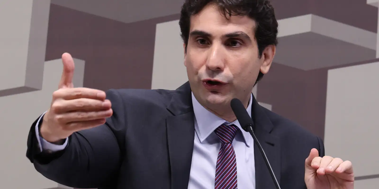 Galípolo descreve ação do Master que chamou atenção do Banco Central