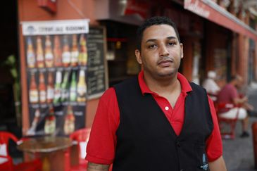 Fernando Frazão/Agência Brasil Rio de Janeiro (RJ), 30/04/2026 – O garçom Alisson dos Santos, que trabalha há dez anos no setor de restaurantes, fala sobre a possibilidade de fim da escala 6x1. Foto: Fernando Frazão/Agência Brasil