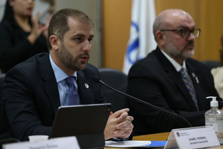 José Cruz/ Agência Brasil O secretário-executivo do Ministério da Saúde, Daniel Pereira, apresenta o balanço da vacinação contra covid-19 no país.