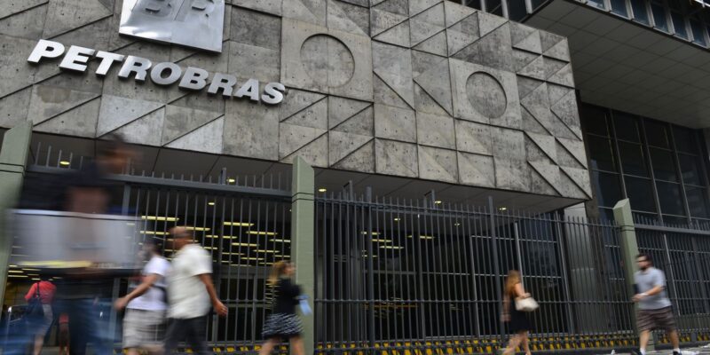 Petrobras anuncia alta de R$ 0,04 na gasolina vendida a distribuidoras