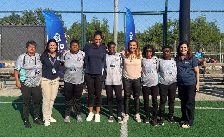 Acervo Pessoal/Rosilane Camargo Motta Fanta (terceira da esquerda para a direita) - ex-jogadora da seleção feminina de futebol de 1988