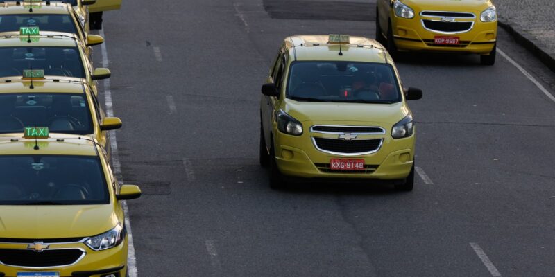 CMN regulamenta nova linha para motoristas de aplicativos e taxistas