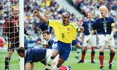 Fifaworldcup/Divulgação Diante da Escócia na edição de 1998, César Sampaio marcou o gol mais rápido do Brasil em estreias de Copa do Mundo. Foto: Fifaworldcup/Divulgação