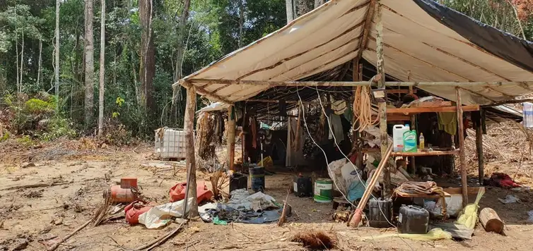 Divulgação/Ministerio da Defesa A 17ª Brigada de Infantaria de Selva, com a participação de Órgãos Estaduais e Federais, no contexto da Operação (Op) de Garantia da Lei e da Ordem (GLO) VERDE BRASIL/17, realizou ação repressiva contra garimpos ilegais na região da Unidade de